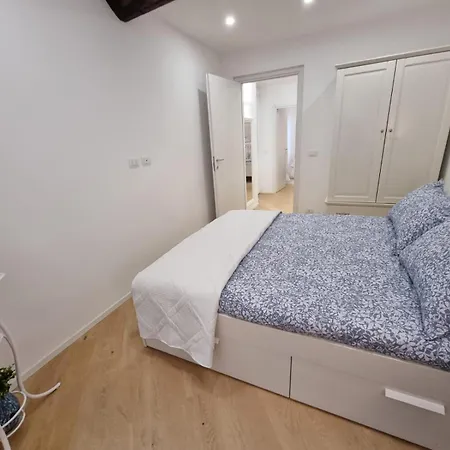 Ti Ci Devo Portare Appartement